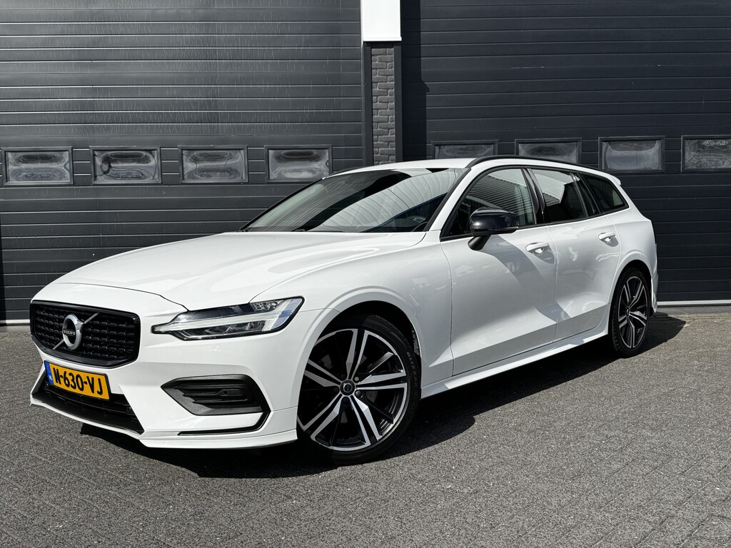 Volvo V60 2.0 B3 163PK Momentum R-Design | Camera | Trekhaak | Stoel & Stuur verw. | €22.900,- incl. BTW