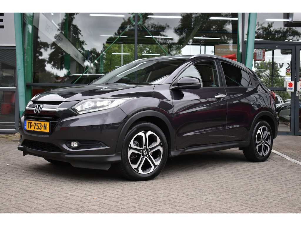 Honda HR-V 1.5 i-VTEC Executive Automaat 131pk | Parkeersensoren vóór én achter | Trekhaak | Voorstoelen verwarmd |