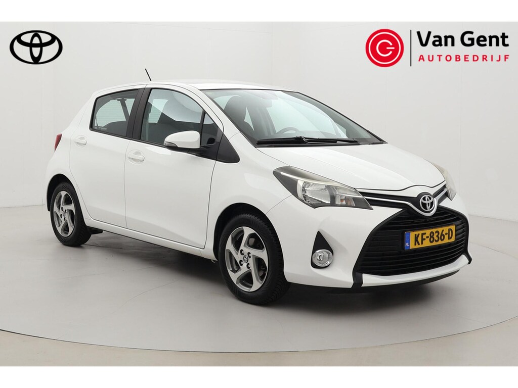 Toyota Yaris 1.0 VVT-i Comfort | Trekhaak | Airco | Elektrische ramen voor | Radio CD speler | 15 inch | Multifunctioneel stuurwiel