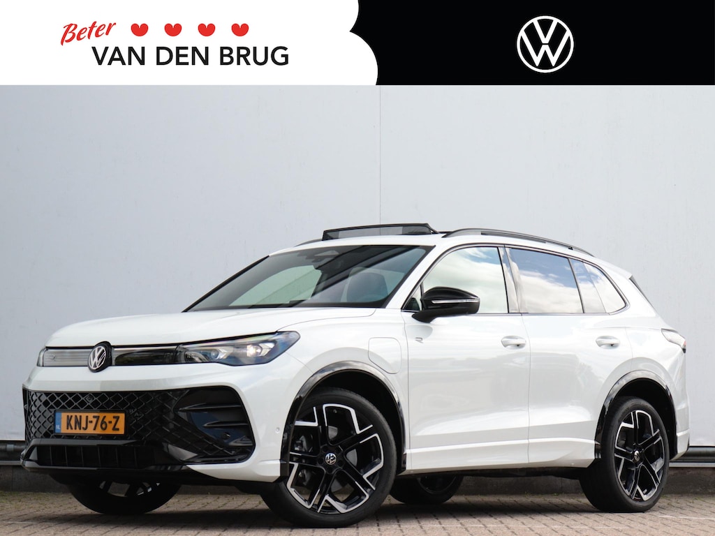 Volkswagen Tiguan 1.5 eHybrid R-Line Edition | Trekhaak | Leder | Panoramadak | Stoelverwarming v+a |