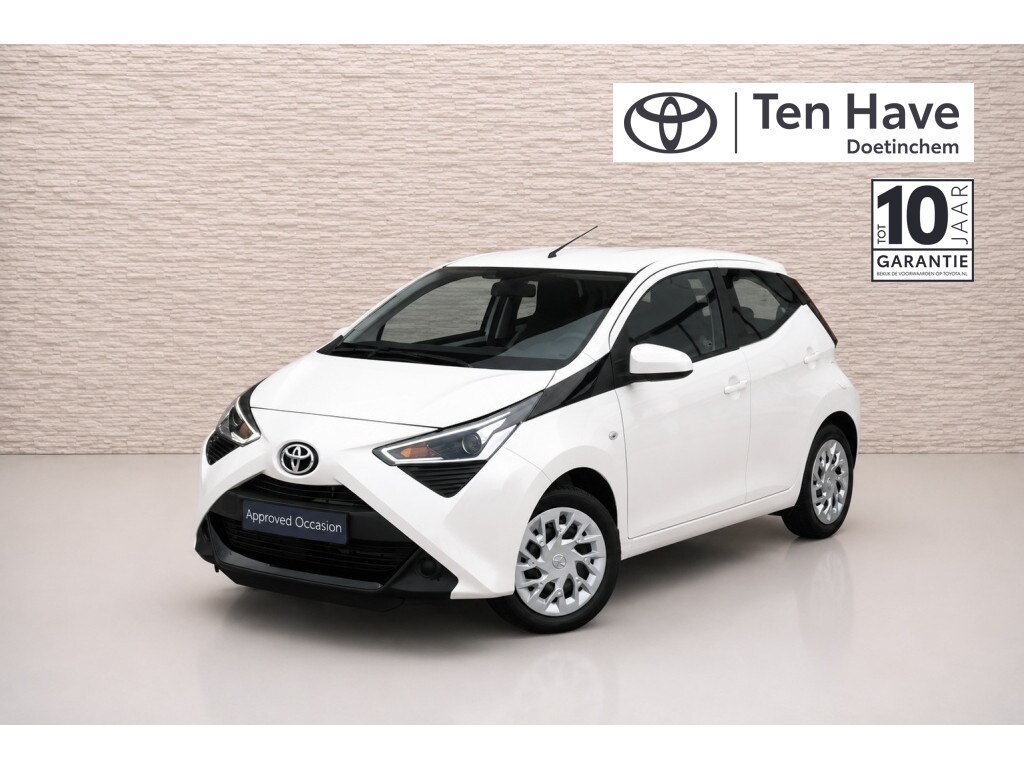 Toyota Aygo 1.0 VVT-i x-play MT | Achteruitrijcamera | Toerenteller | Smartp