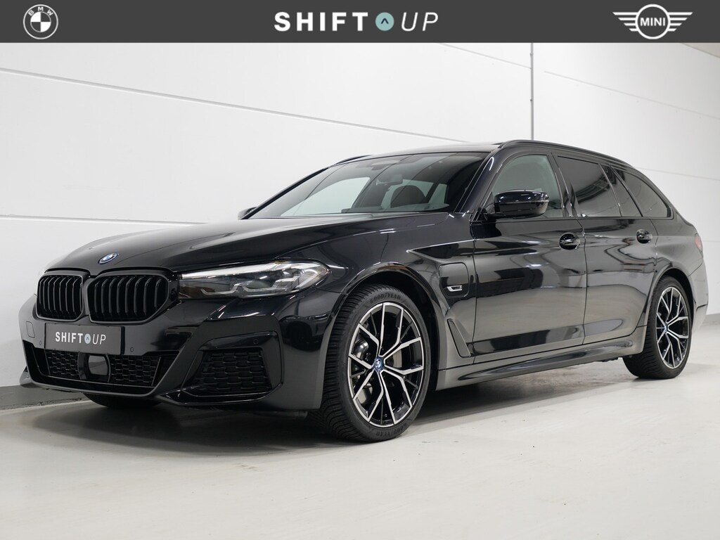 BMW 5-Serie Touring 530e xDrive M-Sport | Panoramadak | Adapt. Cruise Control