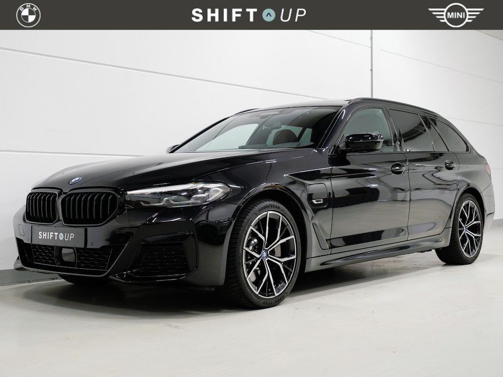 BMW 5-Serie Touring 530e xDrive M-Sport | Panoramadak | Adapt. Cruise Control