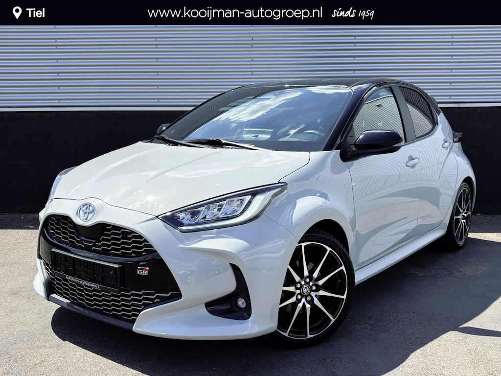 Toyota Yaris 1.5 Hybrid GR Sport Bi-tone, Stoelverwarming, Stuurwiel verwarmd, Dodehoekdetectie, LED, Parkeersensoren,