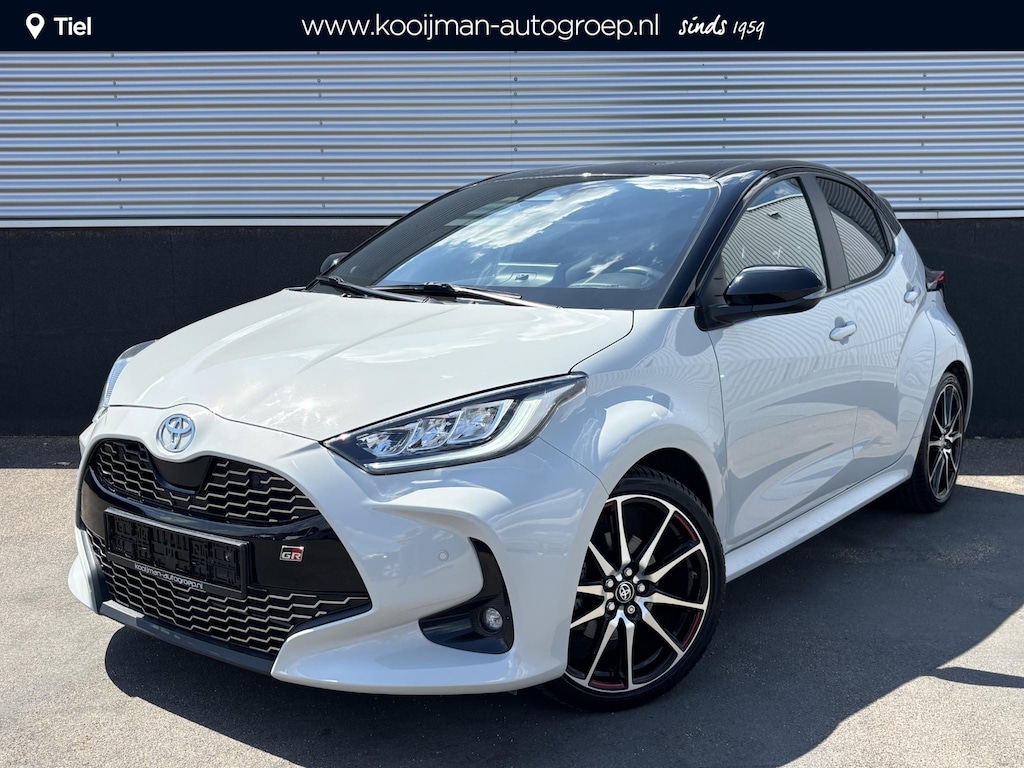 Toyota Yaris 1.5 Hybrid GR Sport Bi-tone, Stoelverwarming, Stuurwiel verwarmd, Dodehoekdetectie, LED, Parkeersensoren,