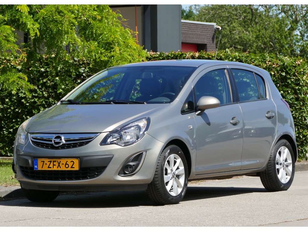 Opel Corsa 1.2-16V Berlin | airco | trekhaak | all-season-banden | cruise control