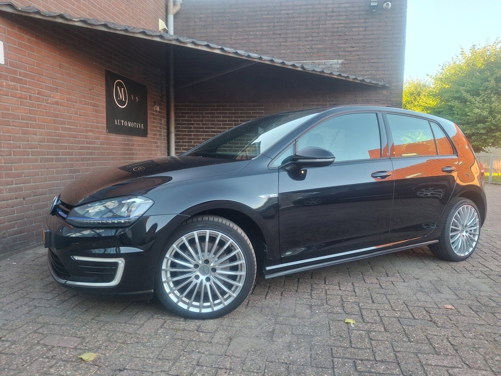 Volkswagen Golf 1.4 TSI GTE Panoramadak / Lederen Bekleding / Trekhaak / Xenon / Stoelverwarming /