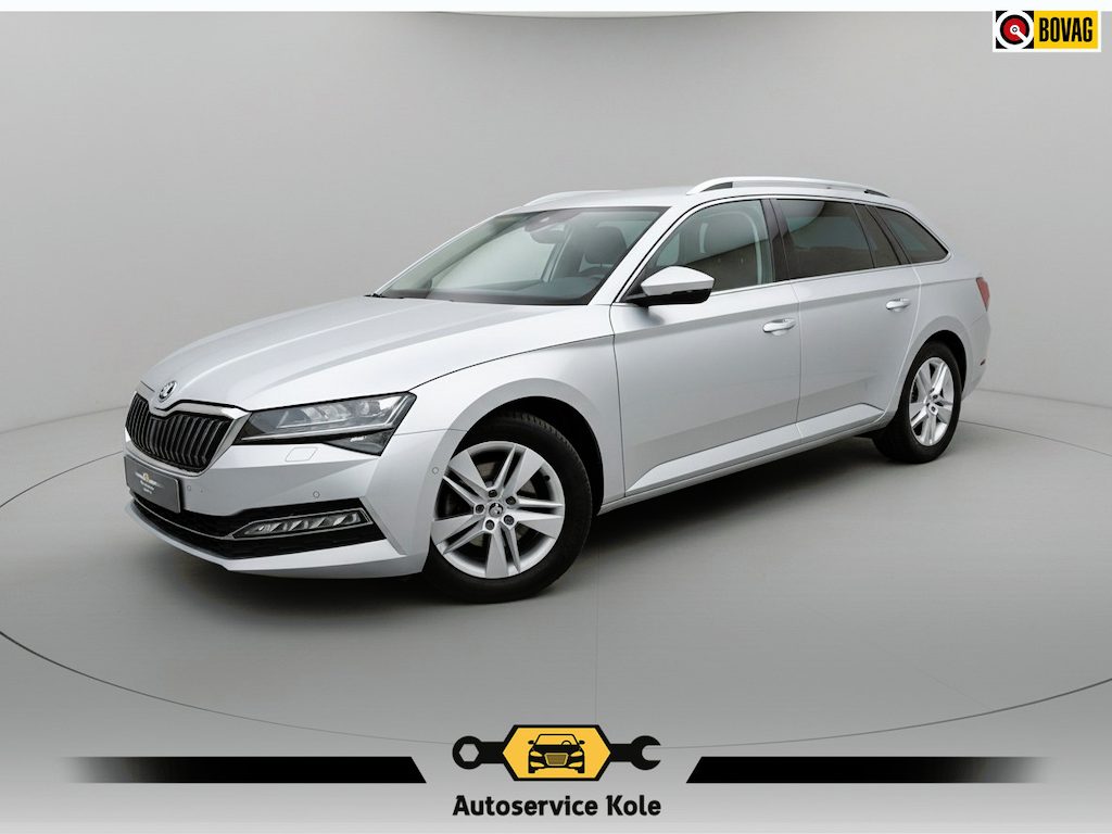 Skoda Superb Combi 1.4 TSI iV Style * AUTOMAAT * Trekhaak * Navigatiesysteem * Elektr. Kofferklep *