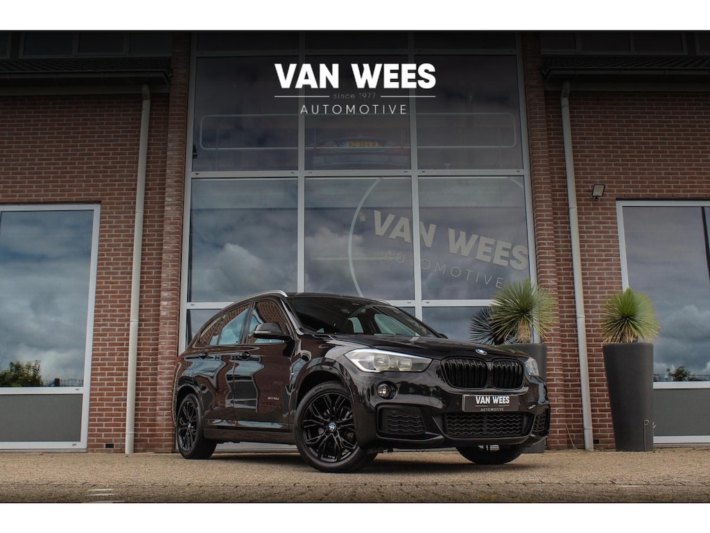 BMW X1 sDrive18d Centennial High Executive M Sport | 2e eigenaar | Keyless entry | M Sportstuur | Cruise control | Shadow Line | Navigatie | Climate control | Bluetooth | Trekhaak