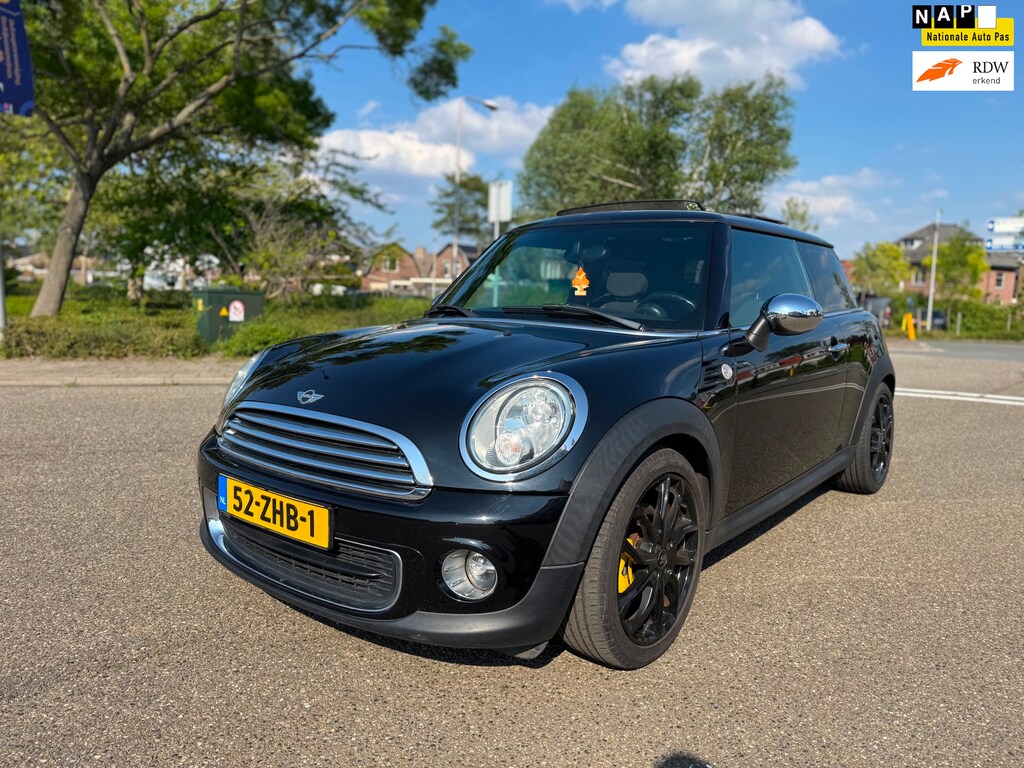 MINI One 3-Deurs / / panoramadak / airco / navigatie / elek.ramen / deurvergendeling / nap.... .