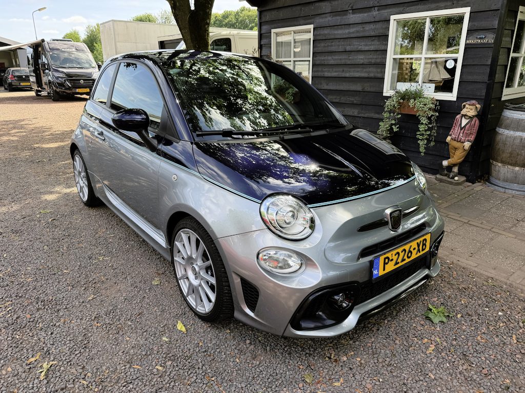 Fiat 500 1.4 T-Jet Abarth Competizione 695 RIVALE|AKRAPOVIC