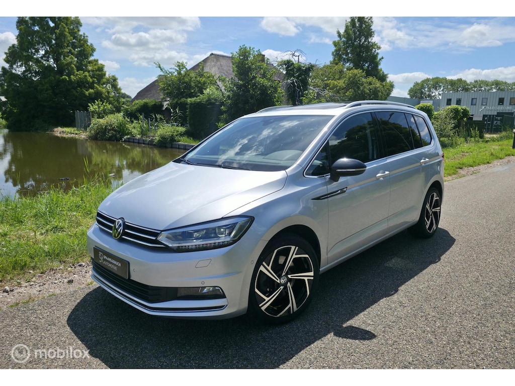 Volkswagen Touran 1.5 TSI R-Line / 5pers. / Pano / El. Trekh