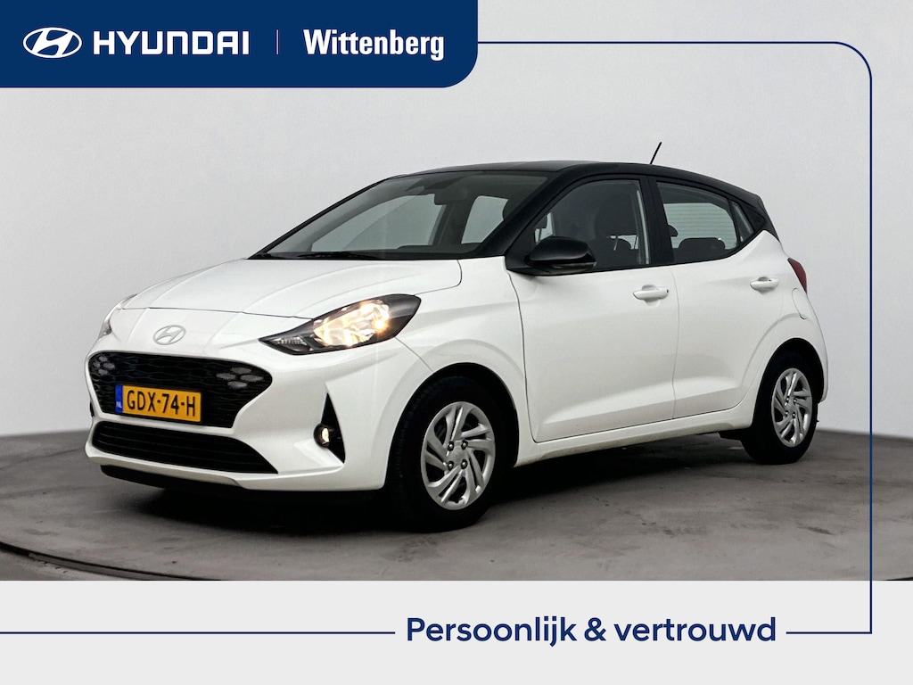 Hyundai i10 1.0 COMFORT SMART 5-ZITS | TWO TONE | NAVI | APPLE CARPLAY & ANDROID AUTO | CAMERA | CRUISE | FABRIEKSGARANTIE GELDIG T/M 7-2029! |