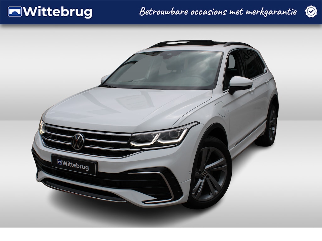 Volkswagen Tiguan 1.4 TSI eHybrid 245pk R-Line DSG Automaat / Panorama dak / IQ-Led / Zwenkbare trekhaak / LM 19 inch / Navigatie / Camera