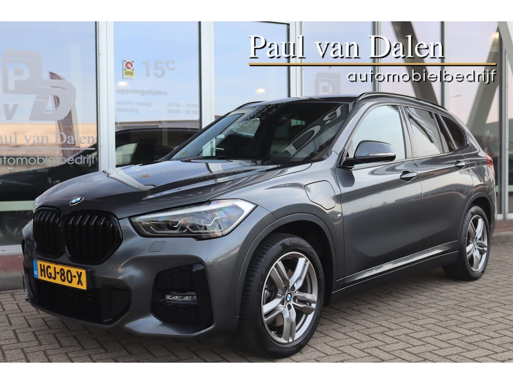 BMW X1 (f48) XDRIVE25e 220PK AUTOMAAT M-SPORT SHADOW LINE | Navi | Stoelverw. | Sfeerverl. | Elekt.Klep | 18 Inch Lm | Led |