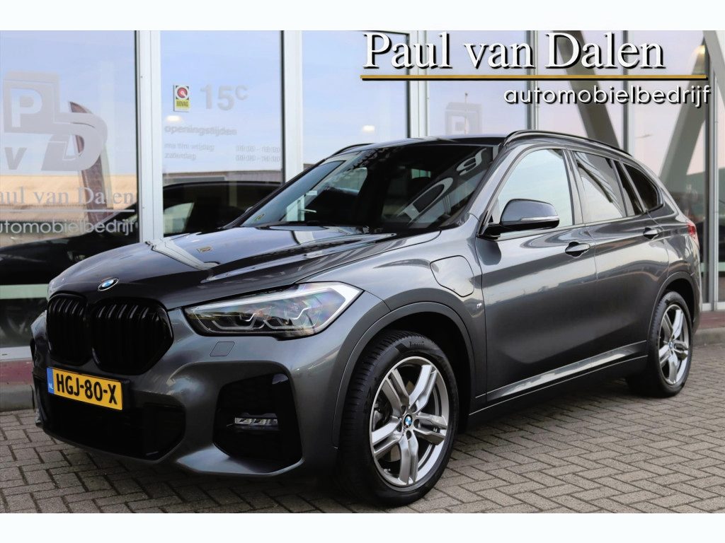 BMW X1 (f48) XDRIVE25e 220PK AUTOMAAT M-SPORT SHADOW LINE Navi | SOH 90% | Stoelverw. | Sfeerverl. | Elekt.Klep | 18 Inch Lm | Led |
