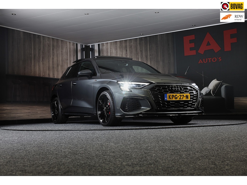 Audi A3 Sportback 45 TFSI e RS3 Look / 245 PK / RS Zetels / B & O / Leder / Lane Assist / Open Pano / Matrix / Virtual Cockpit