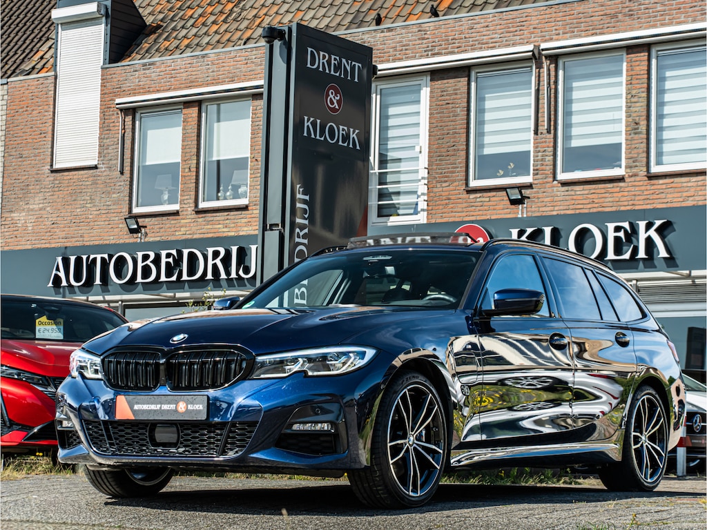 BMW 3-Serie Touring 330e xDrive High Exe M-Sport PANO LASER HARMAN KARDON HUD CAMERA 19 INCH BOMVOL!!
