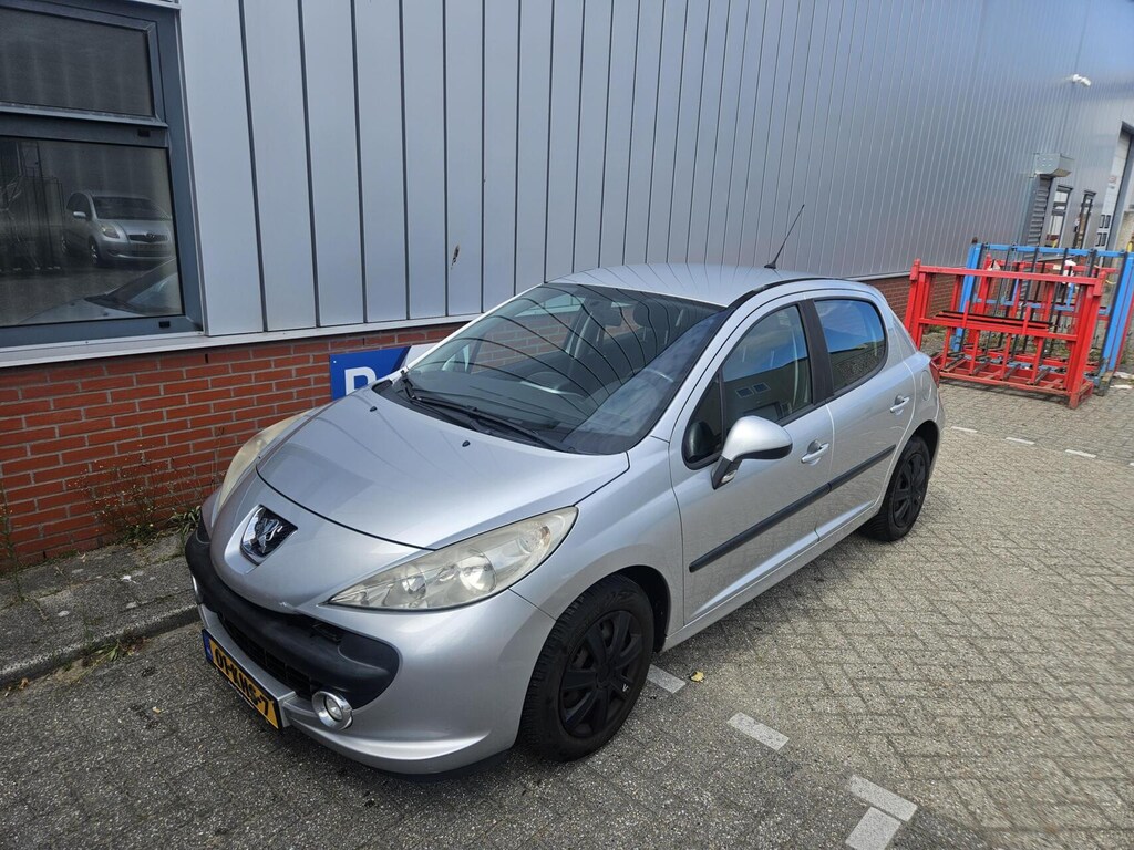 Peugeot 207 1.4-16V X-line