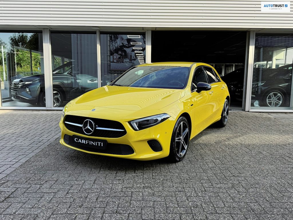 Mercedes-Benz A-klasse 250 e Advantage 218 Pk SOH 95% | Widescreen | Navigatie | Cruise | Camera | Clima | Lichtmetaal.