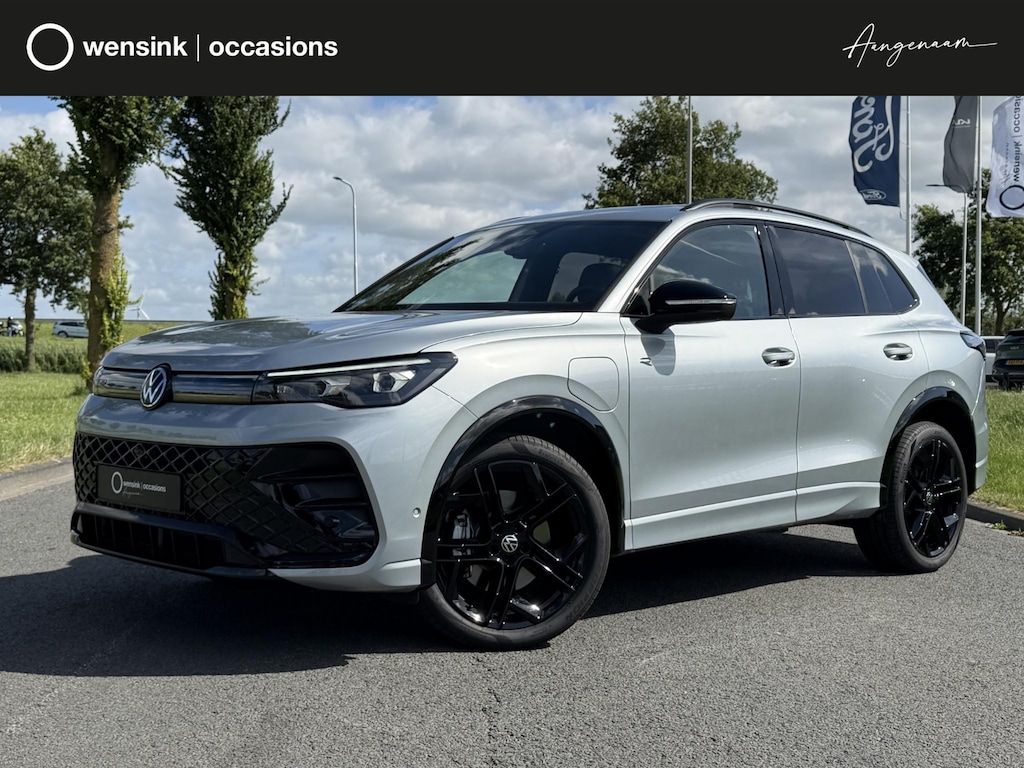 Volkswagen Tiguan 1.5 eHybrid R-Line Edition | Matrix LED | Panoramadak | 360 camera | Trekhaak | Lederen bekleding | Apple Carplay/Android Auto | Memory stoelen |