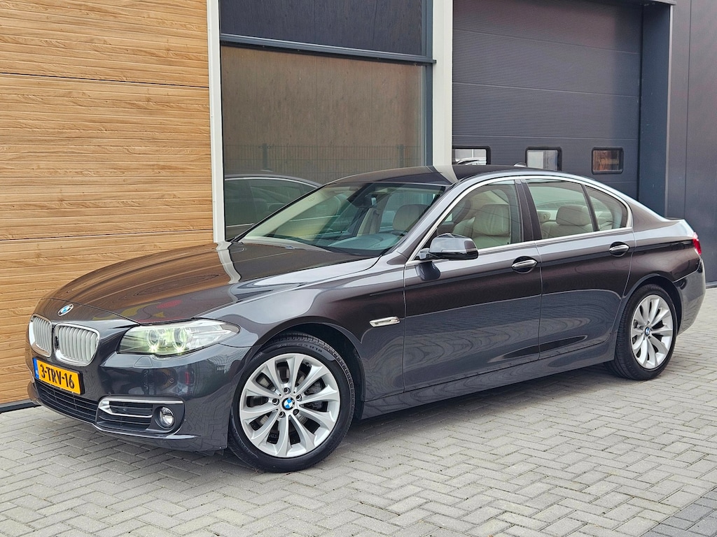 BMW 5-Serie 520i Luxury Edition Comfortstoelen Trekhaak Leer