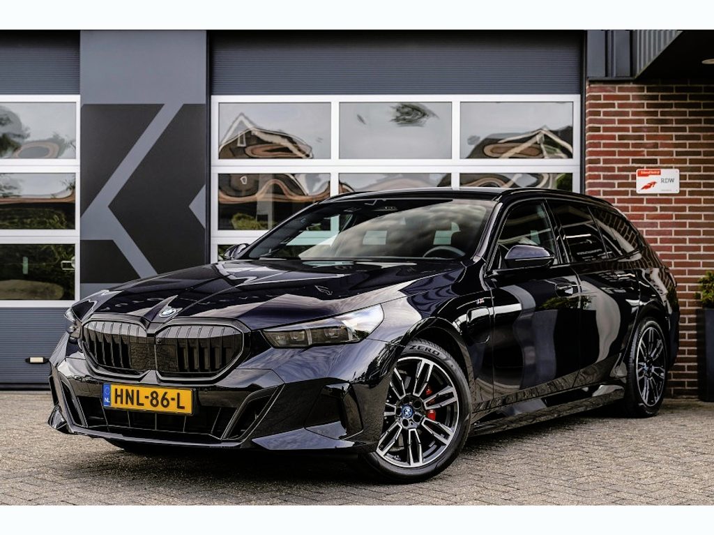 BMW 5-Serie 530 BMW 530e xDrive Touring M Sport Pro | Panorama | Driving Ass. + | 360 Camera | Head-Up | Harman/Kardon | Stoel/Stuurverwarming |