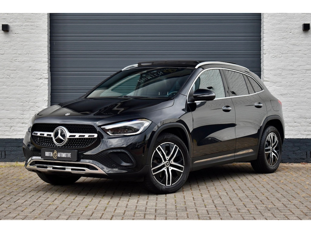 Mercedes-Benz GLA 200 Business Solution Luxury | Pano | Memory | LED | Camera | Leder |