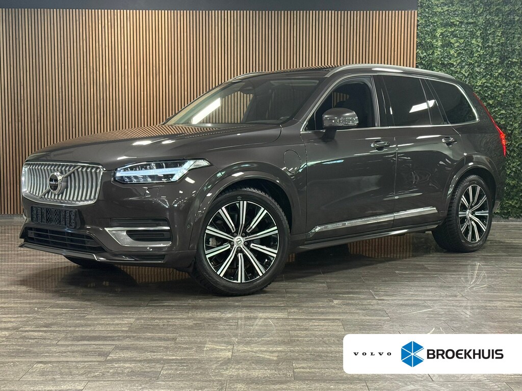 Volvo XC90 T8 AWD Recharge Plus Bright | Luchtvering | 360° Camera | Harman Kardon | 455pk | Adaptieve Cruise Control | Standkachel met Volvo On Call App | Stoelverwarming voor+achter | Stuurwielverwarming | Schuifdak | Google Infotainment | Full LED Meesturende koplampen | Pilot Assist | BLIS Dode Hoek Detectie | Elektrische voorstoelen geheugen | Lederen bekleding | Zitting verlenging voorstoelen | Lederen dashboard | 20 Inch | Keyless Drive | Parkeersensoren voor+achter | Privacy Glass | Elektrisch bedienbare achterklep | 7-Persoons | 4-Zone Climate Control | Geïntegreerde zongordijnen achterportieren | Verlichte instaplijsten | Geintegreerd kinderzitje achterin | Draadloos telefoon opladen | DAB Radio | Apple Carplay/Android Auto | Volvo On Call met mobiele App functie | Platinum Grey Metallic |