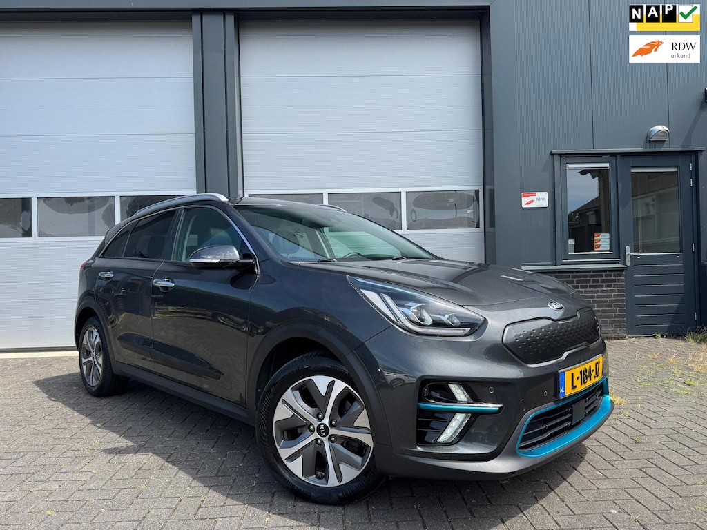 Kia Niro EV E-Niro DynamicPlusLine 39 kWh 100% SoH [ Open dak | Stoel & stuur VW | Achteruitrijcamera | Carplay | ACC | Dealer OH]
