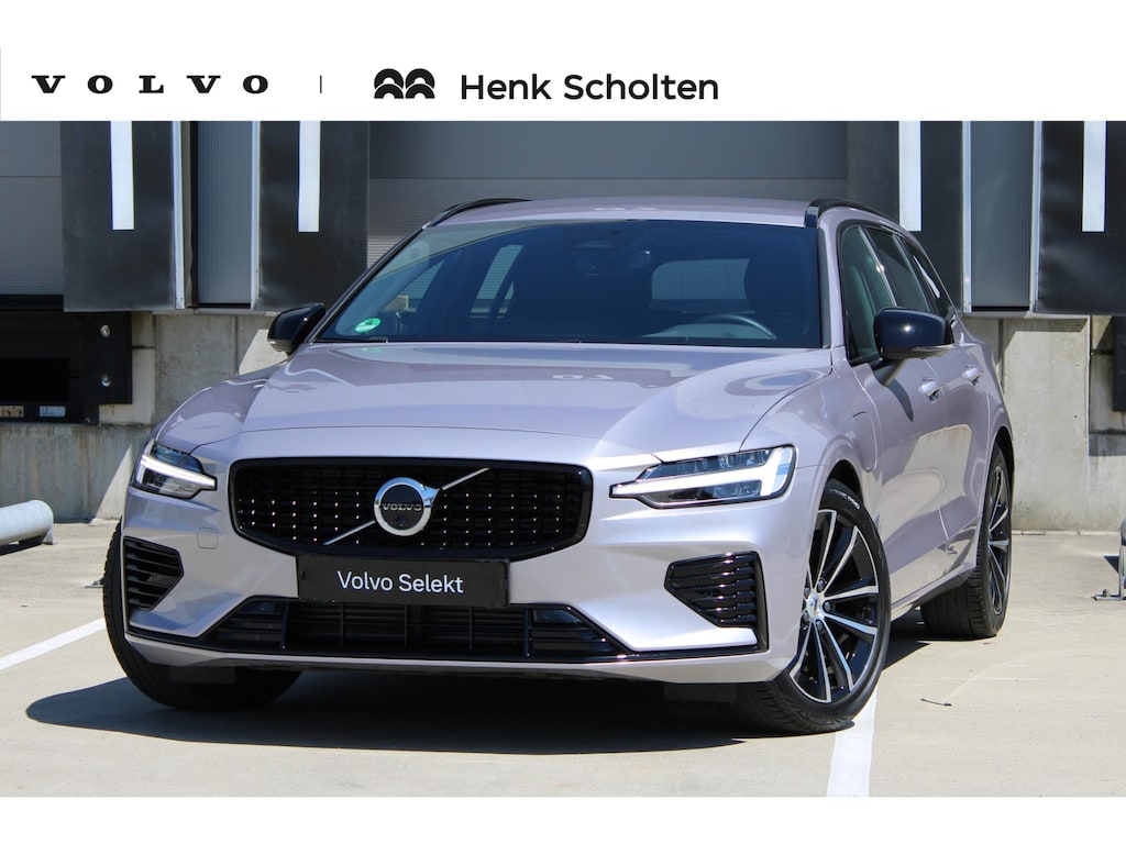 Volvo V60 T8 Plug-in hybrid AWD Plus Dark | Trekhaak | Verwarmbare voorstoelen+stuurwiel+achterbank | Premium audio by Harman Kardon | Verwarmbare voorruit | Rondom zichtcamera | 18 inch Lichtmetalen velgen |