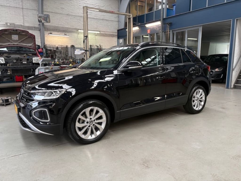 Volkswagen T-Roc 1.0 TSI 110pk Life Edition | Apple carplay / Android auto | Camera | Pdc V+A | Cruise control | Keyless entry | NAP | Rijklaar prijs!