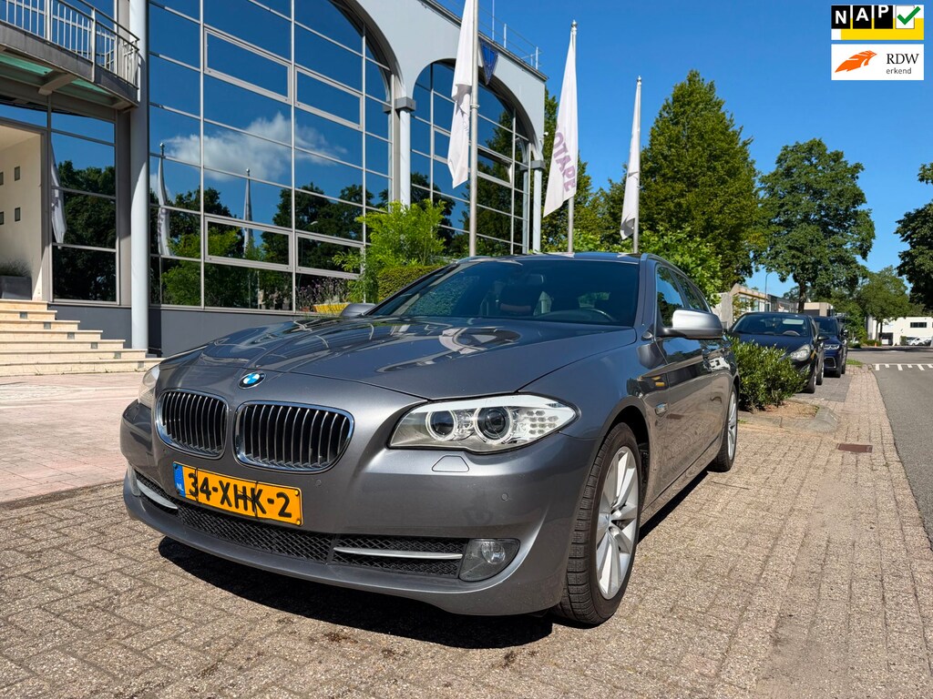 BMW 5-Serie Touring 520i High Executive aut ,panod.,leer,navi,trekh