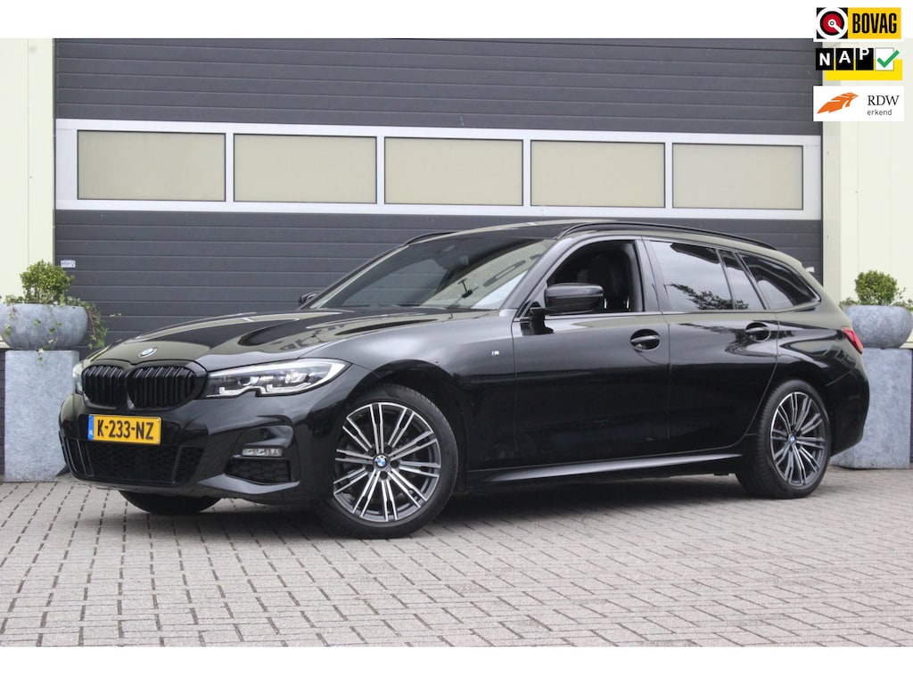 BMW 3-Serie Touring 318i High Executive M Sport| Trekhaak | Pano