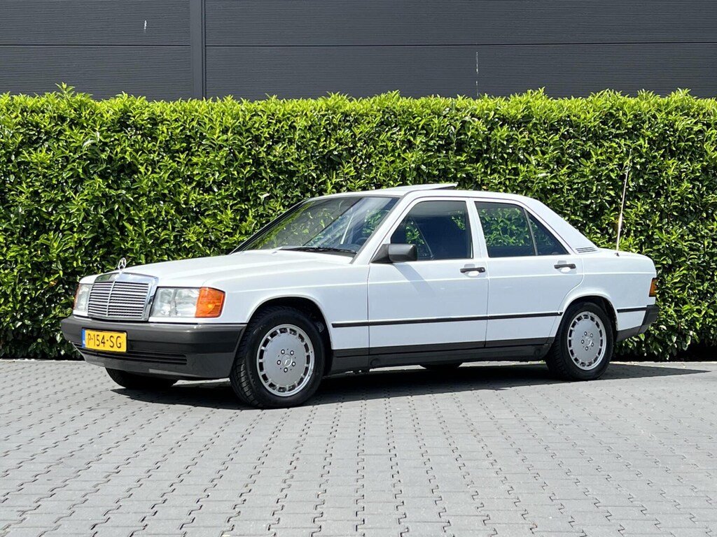 Mercedes-Benz 190-Serie 2.6 E, PANORAMADAK, AIRCO, ELEKTRISCHE RAMEN, HOUTEN SIERDELEN