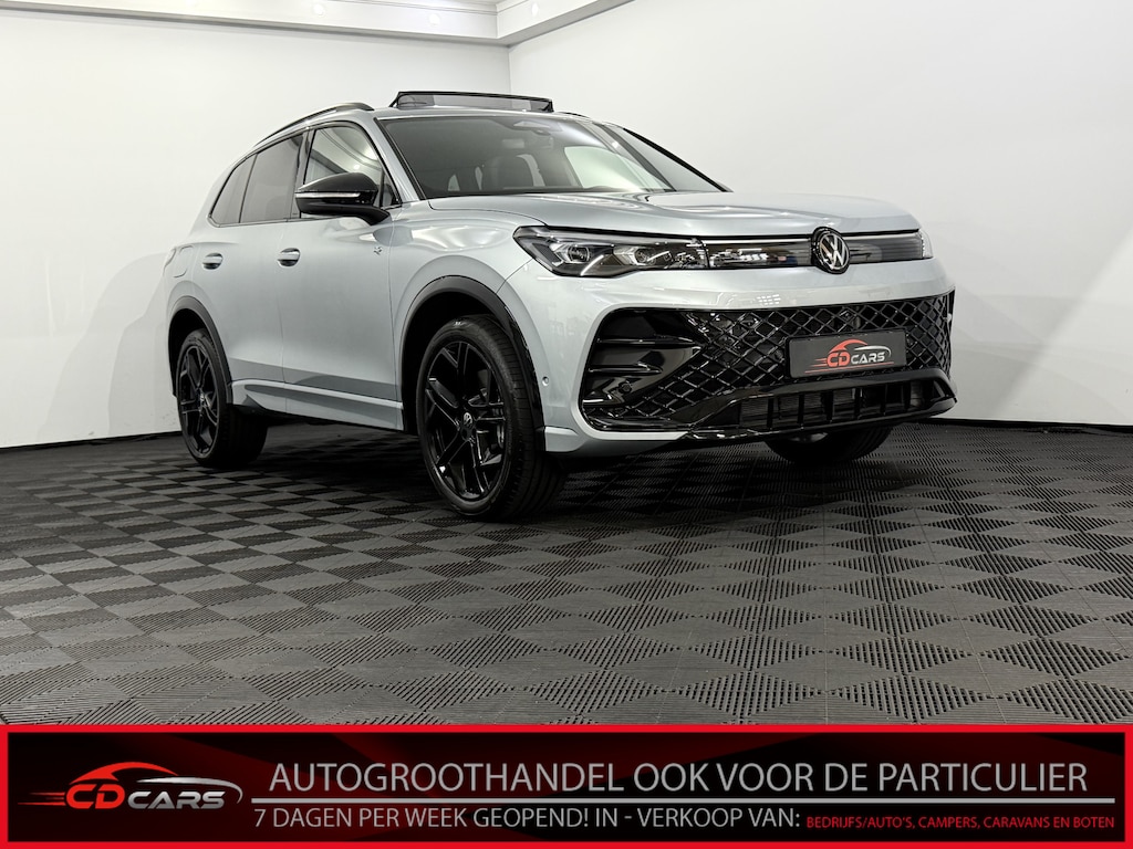 Volkswagen Tiguan 1.5 eHybrid R-Line Edition Plug-in Panoramadak, 360 Camera, Trekhaak, Leder, Head-up display, Elektrische achterklep, Winterpakket, Memory stoelen, 2 jaar garantie