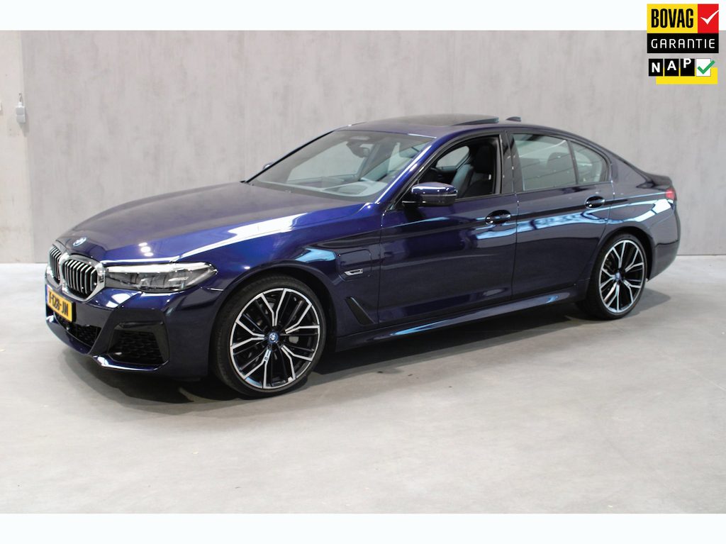 BMW 5-Serie 530e M-Sport Plus, Full option panoramadak/19inch/Harman Kardon/Head upp NL Auto