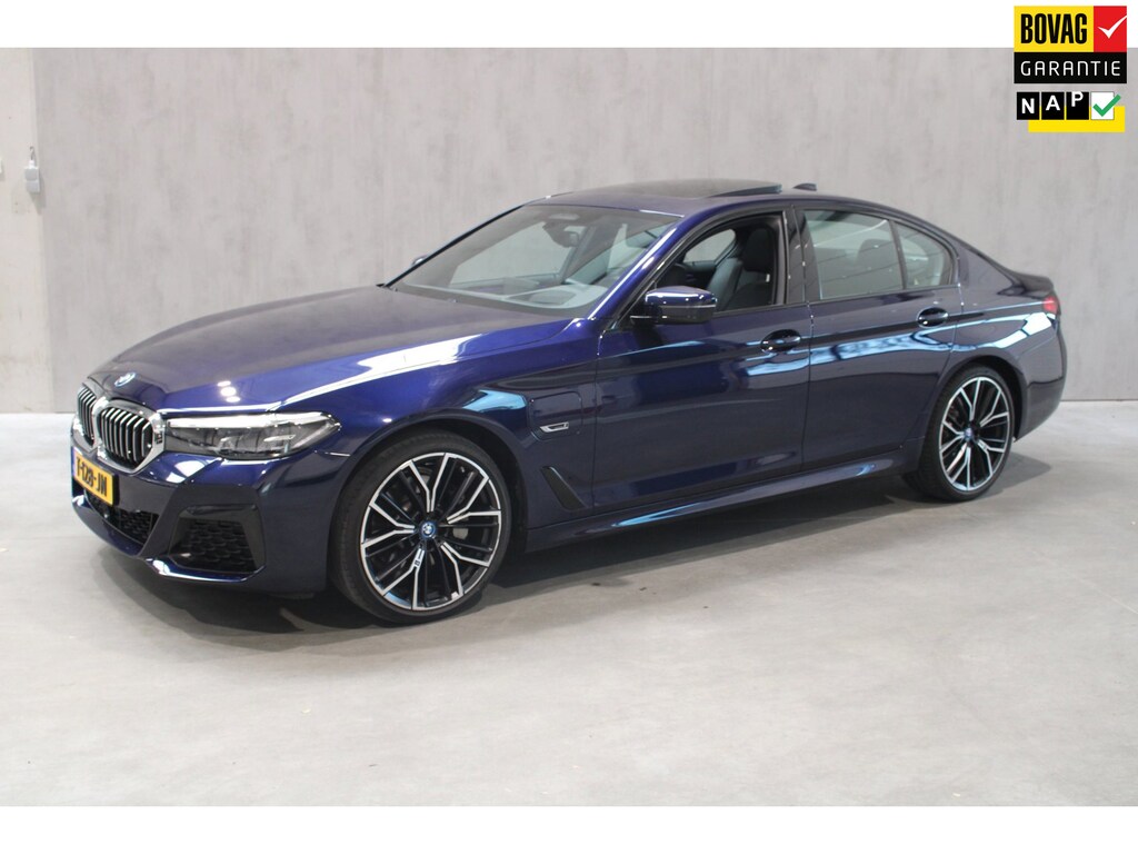 BMW 5-Serie 530e M-Sport Plus, Full option panoramadak/19inch/Harman Kardon/Head upp NL Auto