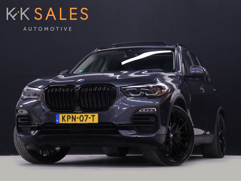 BMW X5 xDrive45e Sport [SOH 97%, PANORAMADAK, HARMAN KARDON, TREKHAAK, LUCHTVERING, APPLE CARPLAY, ANDROID AUTO, MEMORY SEATS, M SPORT VELG, CAMERA, NIEUWSTAAT]