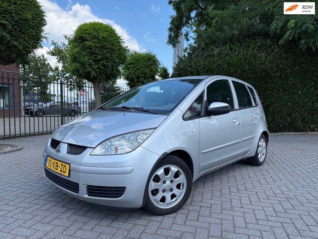 Mitsubishi Colt 1.3 Invite, AIRCO, LM-velgen 15" & all-season banden, Trekhaak, NAP