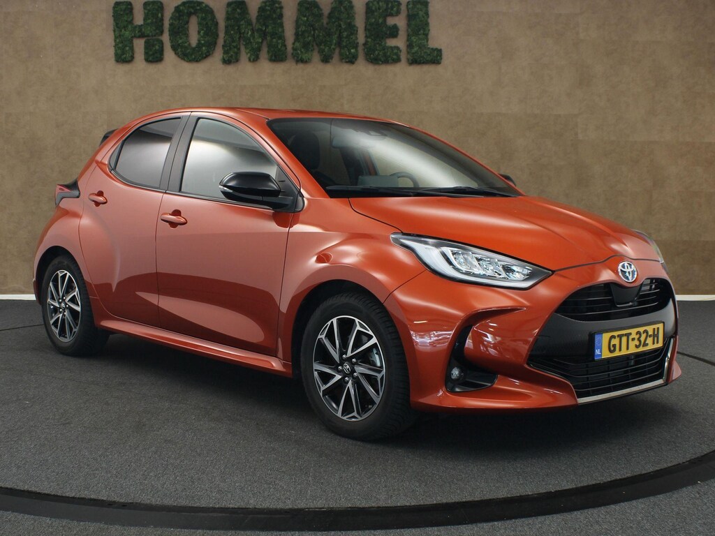 Toyota Yaris 1.5 Hybrid EXECUTIVE - APPLE CARPLAY/ANDROID AUTO - ADAPTIEVE CRUISE CONTROL - NAVIGATIESYSTEEM FULL MAP - ACHTERUITRIJCAMERA - KEYLESS ENTRY - KEYLESS START - PARKEERSENSOREN VOOR & ACHTER - AUTOMATISCHE AIRCO - 16" LICHTMETALEN VELGEN - STOEL & STUUR VERWARMING - HEAD UP DISPLAY