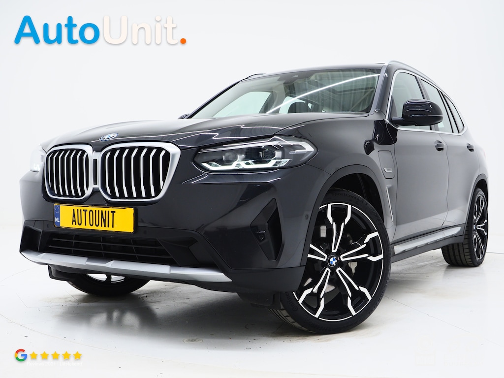 BMW X3 xDrive30e Facelift | Panoramadak | M Stuur | Leder | Trekhaak | Camera | Dodehoek | Carplay