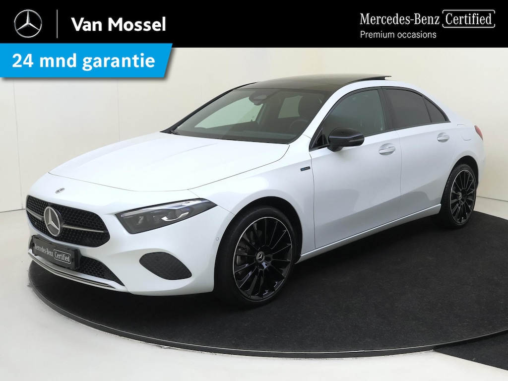 Mercedes-Benz A-klasse 250 e Luxury Line /Panoramadak /19 Inch /Nightpakket /18.868 KM!