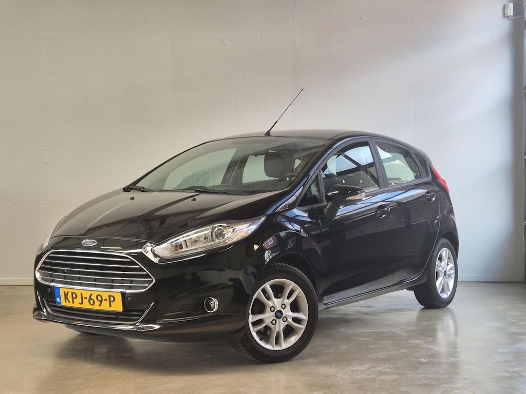 Ford Fiesta 1.25 / Nieuwe DB riem / Parkeersensoren / Stoelverwarming