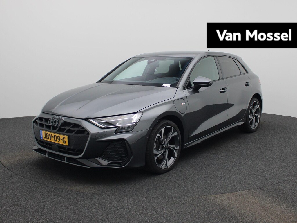 Audi A3 Sportback 40 TFSI e S edition 204 PK | Automaat | Adaptieve cruise control | Achteruitrijcamera | SONOS | Climate control | Smartphone interface | Head-up display | Stoelverwarming | Optiekpakket zwart plus |