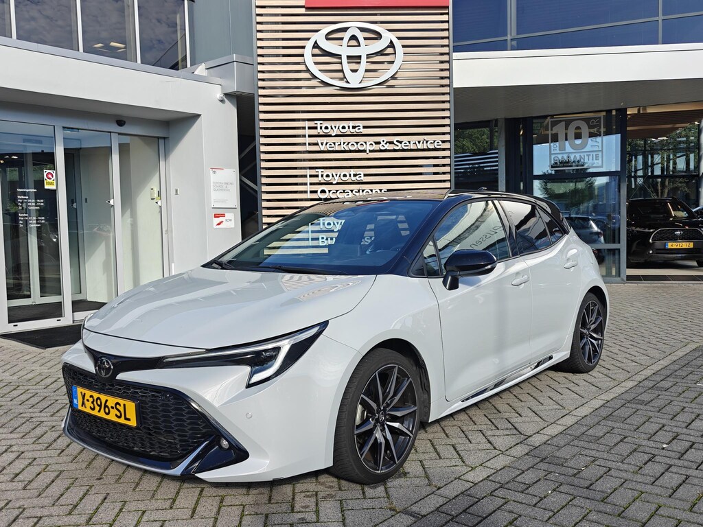 Toyota Corolla Hybrid 140 GR Sport SCHUIF/KANTELDAK SPORTIEVE UITSTRALING PARKEERSENSOREN