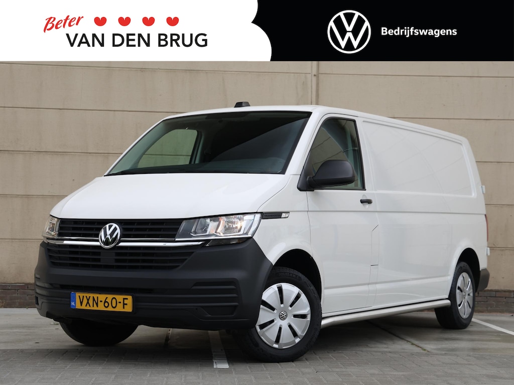 Volkswagen Transporter 2.0 TDI 110 pk L2H1 Business | Airco | Cruise control | Navigatie via App connect | Bijrijdersbank | RVS sidebars | Trekhaak | Betimmering |