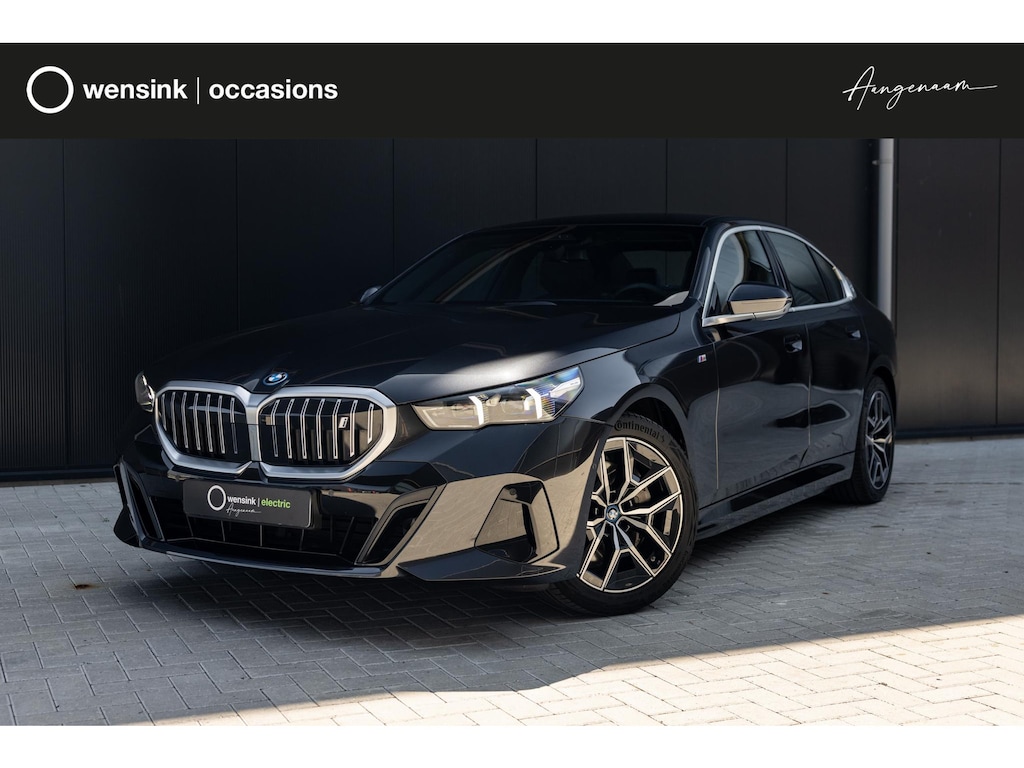 BMW i5 eDrive40 84 kWh | M-Pakket | SOH 97% | Harman/Kardon | Comfortstoelen + Memory | Curved Display | 360 Camera | Apple CarPlay/ Android Auto | Trekhaak |