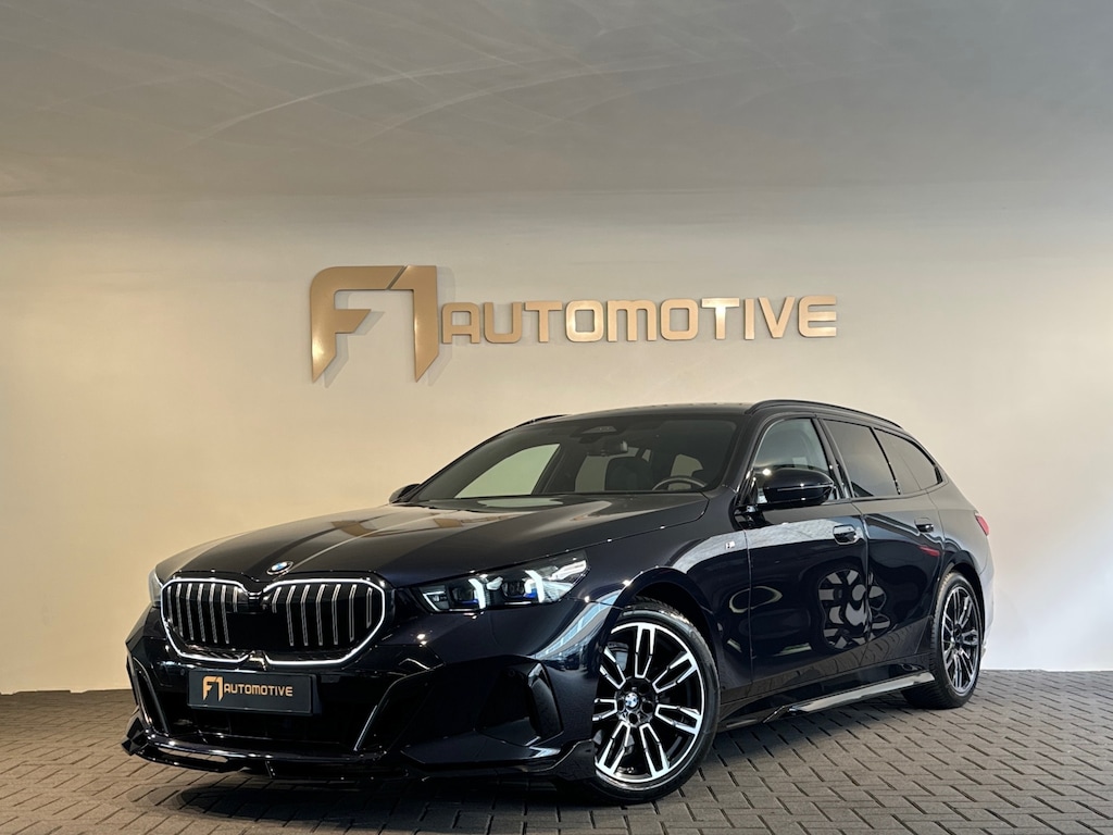 BMW 5-Serie Touring 520i M Sport Pano|HuD|H/K|Memory|Trekhaak