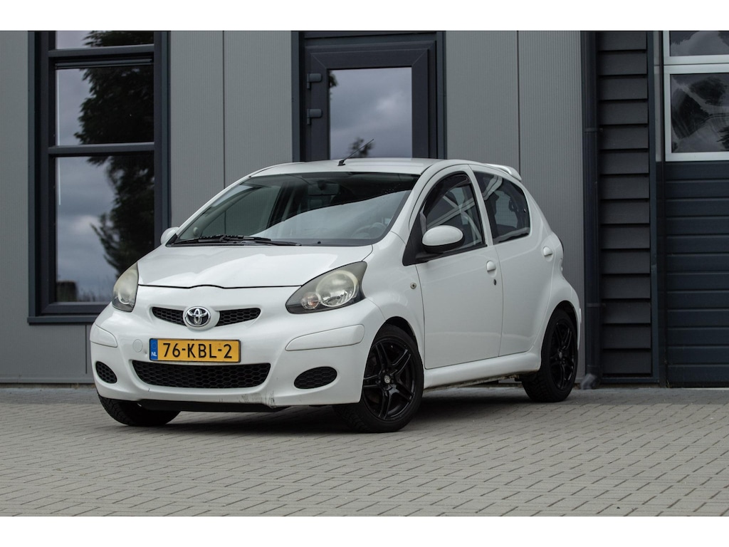 Toyota Aygo 1.0-12V Xcite White | Leder/stof Bekleding | Airco | LM Velgen |